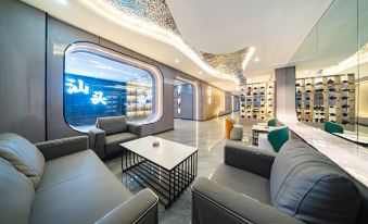 Chaoxin Light Luxury Hotel (Shantou High-Speed Railway Station)