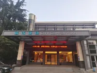 City Convenience Hotel (Yichang Zhijiang Qixing Plaza International Trade Branch) Hotel berhampiran Beishan Shopping Plaza (Madian Road)