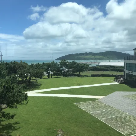 JEJU INFINITY RESORT HOTEL Отели рядом с достопримечательностью «Пляж Хамдеок»