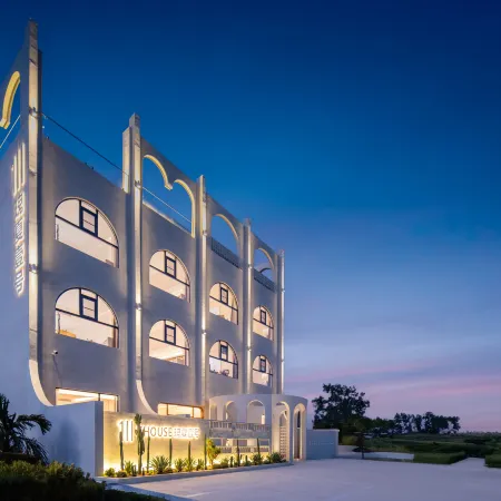 EHOUSE Rose Summer First Homestay(Shenzhou Peninsula Tourist Resort Tourist Highway Store)