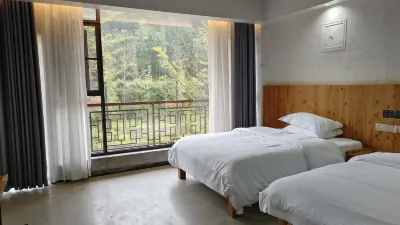 Panzhou Autumn Breeze Homestay Hotels near Lufan Railway Station