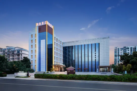 Run Hotel (Yancheng Baolong Square Jinying Julonghu)
