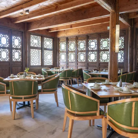 Yanguan Chaolezhicheng Shuishi Hotel