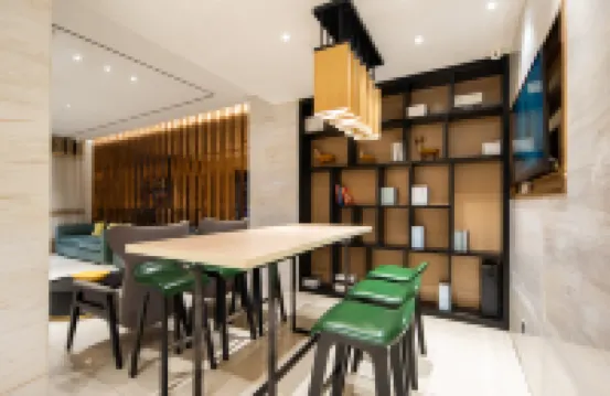 Urban Yiju Hotel (Xianning Yinquan Avenue Science and Technology College)