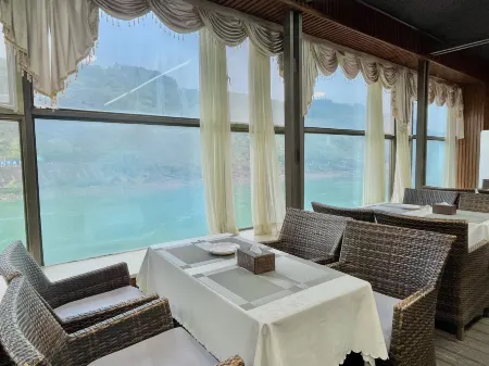 Purple Light Hotel Отели рядом с достопримечательностью «Western Grand Gorge»