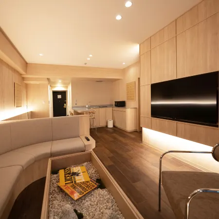 UH SUITE  NAMBA STATION