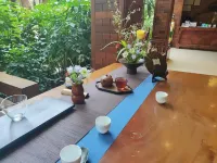 Q+ Xishuangbanna Golden Mango Inn ( jinghong Gaozhuangxishuangjing Starlight Night Market)