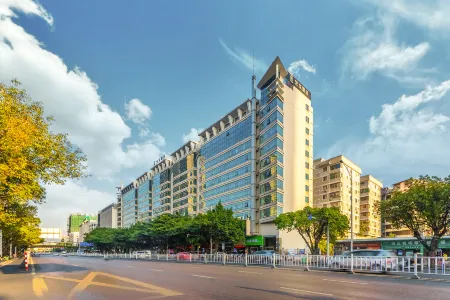 Elong Hotel (Zhaoqing Qixingyan Archway Plaza) Отели рядом с достопримечательностью «Chaotian»