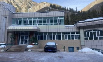Urumqi Nanshan Forest Health - Wellness Resort Hotel