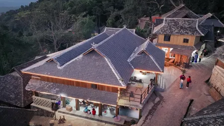 WengJiJinGuLaMinSu Отели рядом с достопримечательностью «The Old Bulang Ethnicity Village of Wenji»