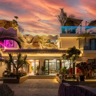 Hoh Xil Sea View Resort B&B Hotels near Cai Village