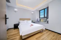 Lichuan Pinyi Holiday Inn (Railway Station Store)