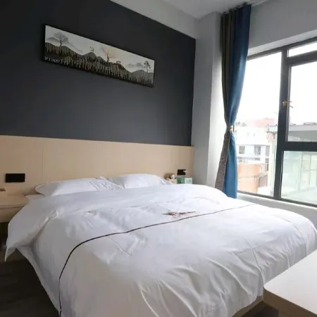 Weiweilai Light Luxury Hotel