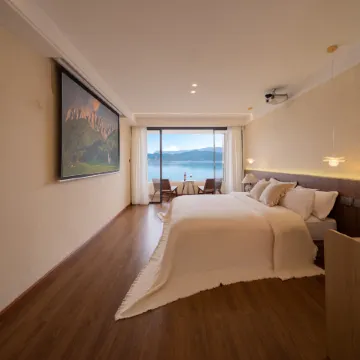 Lugu Lake Sunshine Boutique Hotel