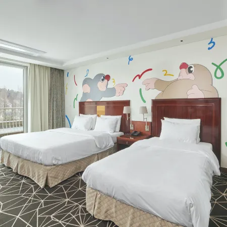 adonishotel