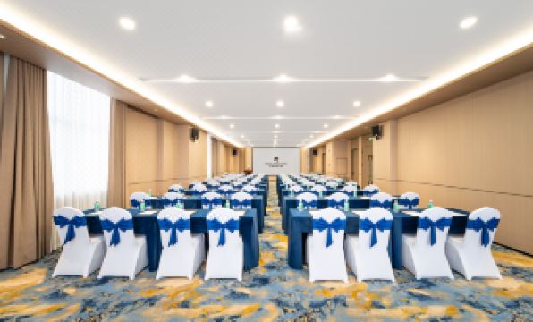 REZEN LONGUU Hotel (Foshan Sanshan Newcity North Subway Station Store)