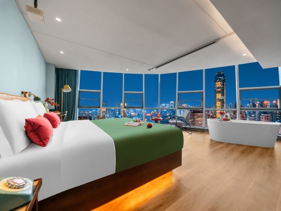 Chongqing Jiefangbei Hongya Cave Houju High-altitude River-view Hotel