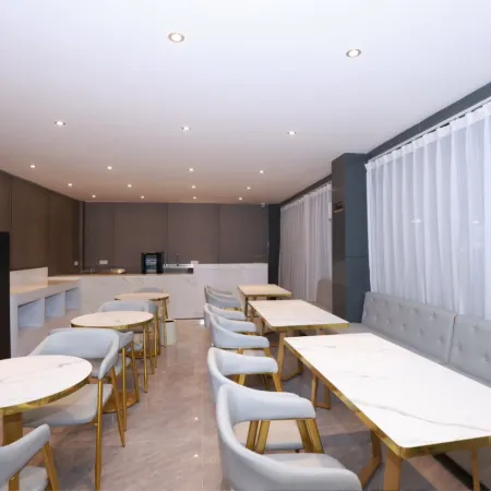 Guangzhou Meiman Lizhi Hotel (the Pearl River Hospital) Отели рядом с достопримечательностью «Стадион «Яньцзыган»»