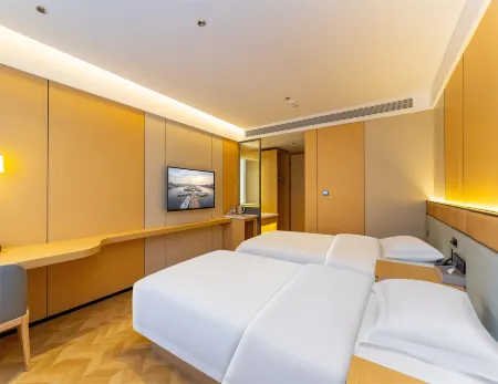 XIZHIVIENTIANE HOUTEL Отели рядом с достопримечательностью «Qingdao Beer Street»