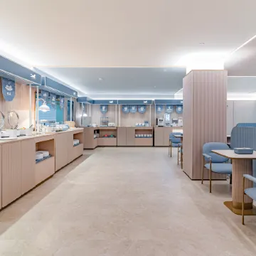 HanTing Hotel (Weining Caohai Railway Station)