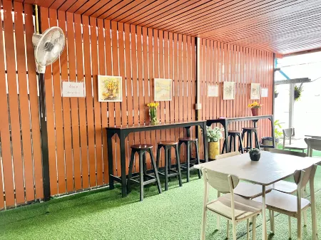 Jamjuree Place Отели рядом с достопримечательностью «Wat Pho Non Than»