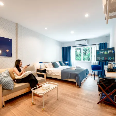 Blue House 191 Hometel Отели рядом с достопримечательностью «Станция метро Surasak»
