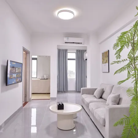 Zhanjiang Riverbank Cloud Residents' Homestay