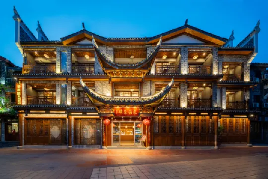 Floral Hotel Fengyu Chenxi Hotel (Phoenix Ancient Town Center) Отели рядом с достопримечательностью «Temple of the Queen of Heaven»