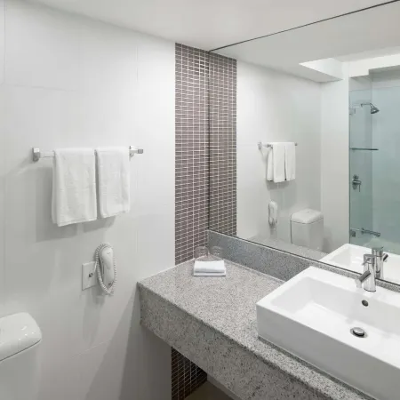 The Sydney Boulevard Hotel by Accor Отели рядом с достопримечательностью «Казармы Гайд-Парк»