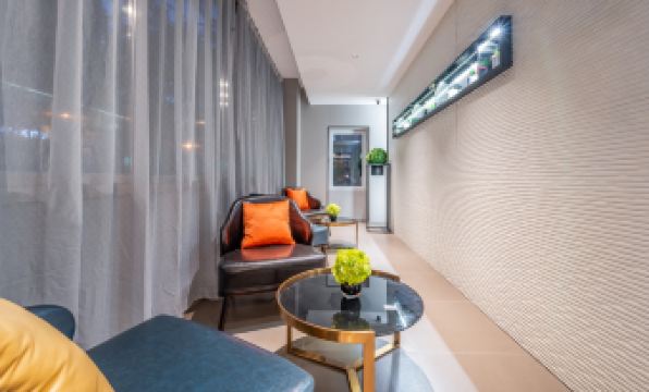 Home Inn Business Hotel (Xizhaosi Street Branch, Guangqumen Inner Subway Station, Beijing)