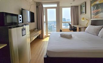 Studio Room JiExpo Kemayoran (Min Stay 3 Nights)