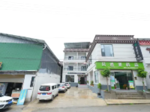 菩提尋山·梅里觀雪 | Bodhi Meili Vista(奔子欄德欽觀景台店) 奔子欄附近的飯店