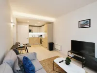 Modern 1 Bed Apt Near Ascot- with parking 브랙넬 호텔