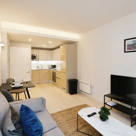 Modern 1 Bed Apt Near Ascot- with parking Hotels in Bracknell