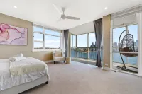 Sydney's Landmark Views from Luxury 2Bd Apt Hotels in Cremorne Point