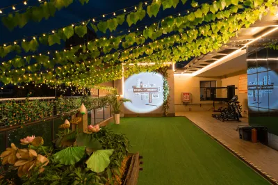 Ruilai Yuelv Hotel (Luoyang Railway Station Metro Station Branch) Hotels near مطار لويانغ الدولي