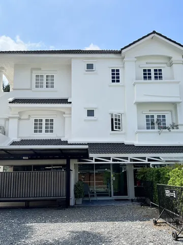 รูปภาพของMini-Me HUBS, Charm Suites & Pool in Old City