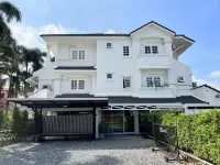Mini-Me HUBS, Charm Suites & Pool in Old City - Guest houses