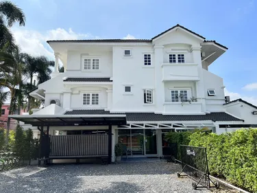 รูปภาพของMini-Me HUBS, Charm Suites & Pool in Old City