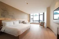 Mr. Wu's Hotel (ZhouShan Zhujiajian Qizhi Wharf) Hotels near Wugongshi Wharf
