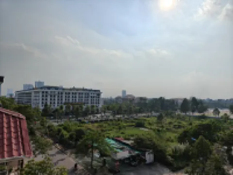 吉瑞飯店 Bãi Than Như Nguyệt附近的飯店