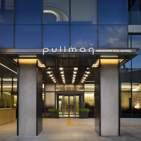 Pullman Ambassador Seoul Eastpole Отели рядом с достопримечательностью «Кванджингу»