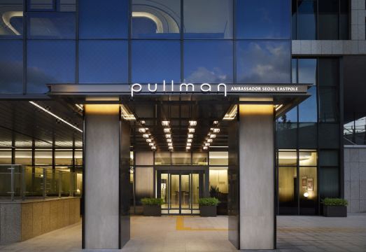 풀만 앰배서더 객실 내부