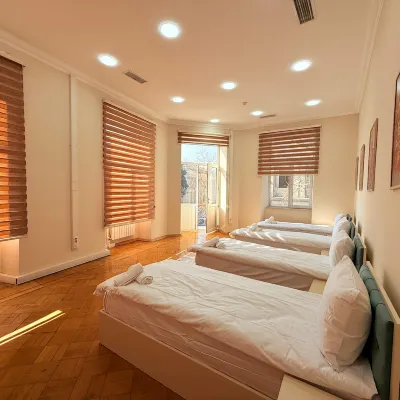 ALARA Inn HOSTEL & HOTEL Hotel dekat Cəfər Cabbarlı