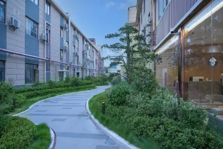 Zeshe Garden Hotel (Shanghai Songjiang Zuibaichi Metro Station Branch) Отели рядом с достопримечательностью «Xilinchan Temple»