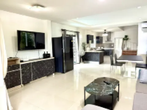 Warisa Happy Pool Villa Near Pattaya Beach