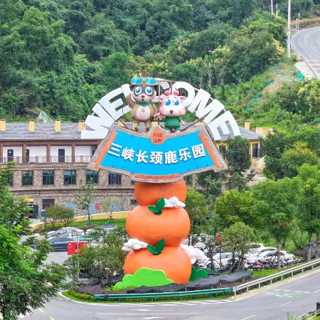 Three Gorges giraffe Park's Hotel