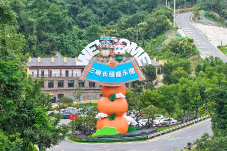 Three Gorges giraffe Park's Hotel