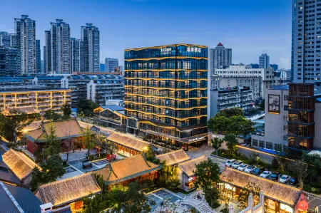 Xuzhou Pengcheng Square Yifeng Hotel Отели рядом с достопримечательностью «Hubushan Ancient Architectural Complex»