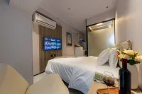 Fan Yi Light Luxury Urban Apartment (Foshan Shunlian Plaza Jinlong Metro Station Branch)